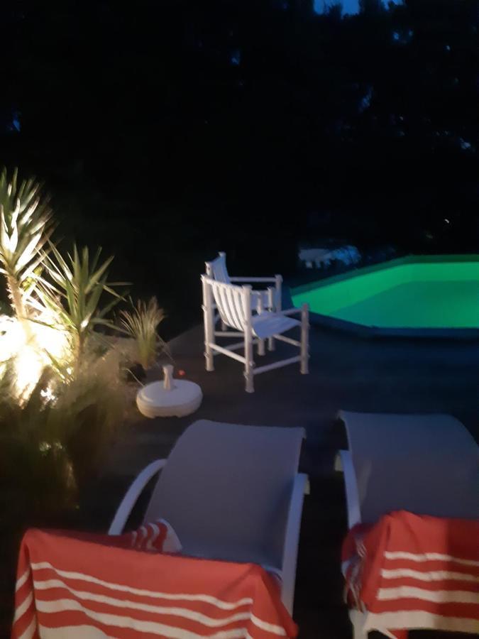 Bed and Breakfast Le calme de la garrigue Russan Exterior foto